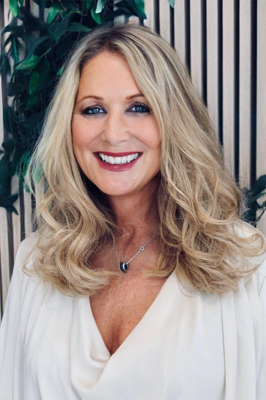 Dr Victoria Manning endorses VIVORUM Cellular Renewal